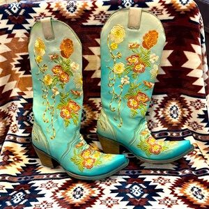 Corral floral embroidered boots
